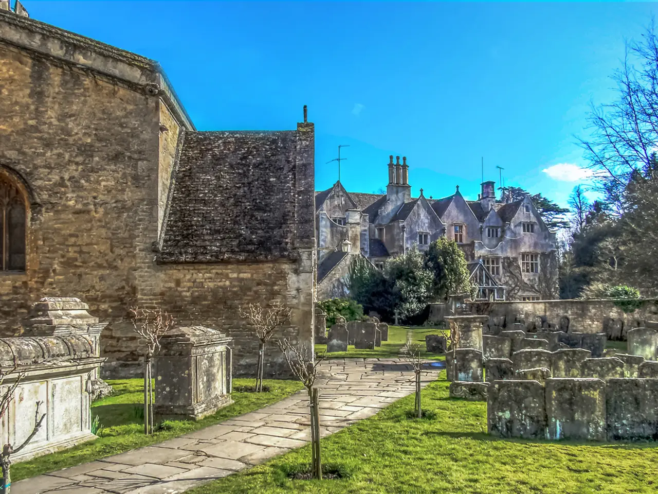 Transforming Living Spaces for Expanding Households in Personalized Dwellings