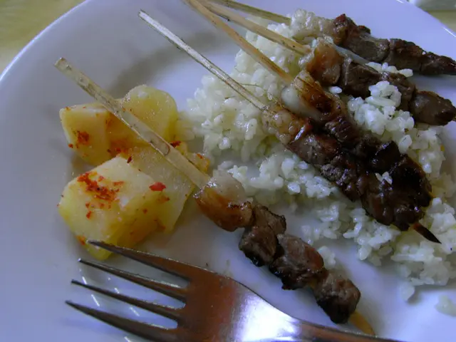 Reversed Palestinian Culinary Gem: Mastering the Magnificent Upside-Down Dish