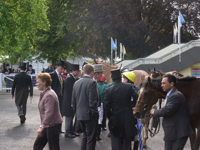 Large number of vacationers flock to small rural hamlet for UK's grandest pony-and-cart excursion