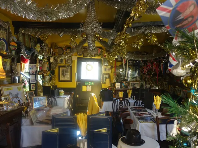 Vibrant and Eclectic Moroccan-Themed Living Room Concepts: 24 Design Inspiration